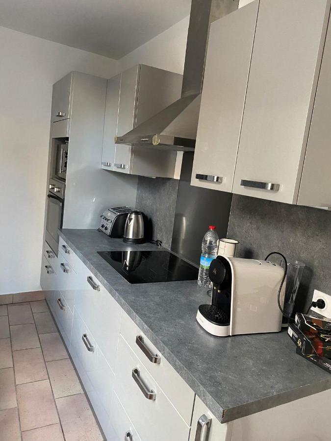 Grand F4 De 71M2 Pour 6 Personnes En Plein Centre Ville Arpajon Kültér fotó